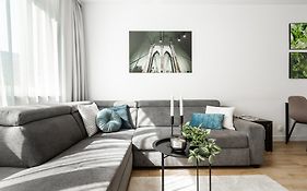 Apartament Near Sky Tower Free Parking For 2 Cars